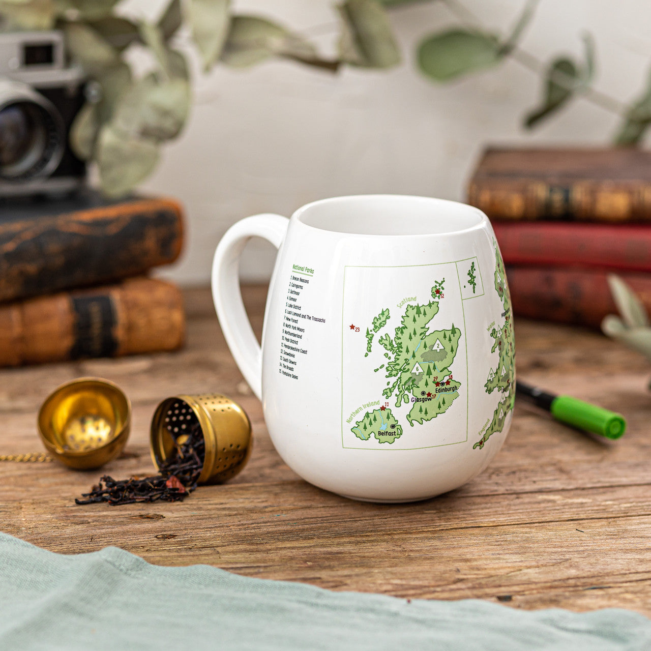 UKMUG high quality ceramic mug with UK map and colouring pen.
Dishwasher and Microwave safe. Made in Europe.
Registered design by Trouvaille™
Travel the World. Colour the World.