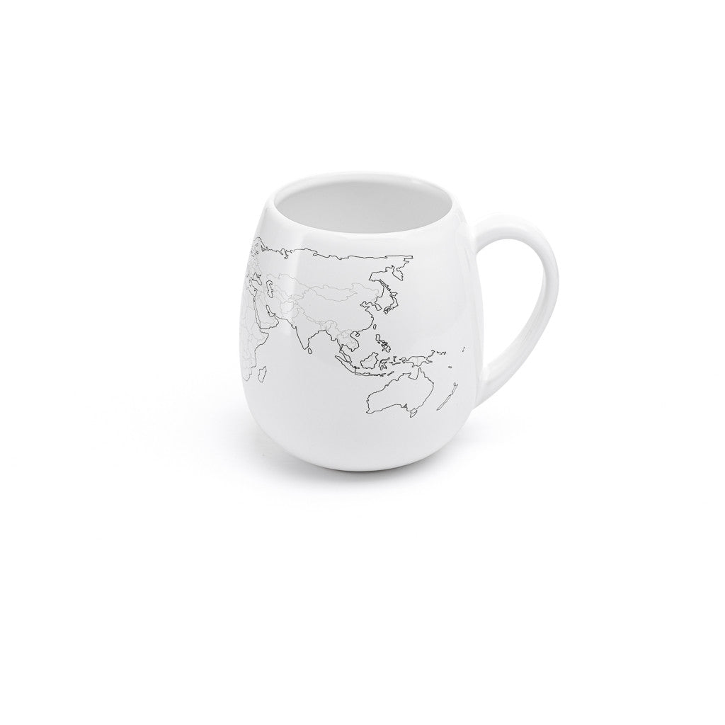 WORLDMUG high quality ceramic mug with world map and colouring pen.
Dishwasher and Microwave safe. Made in Europe.
Registered design by Trouvaille™ 
Travel the World. Colour the World.