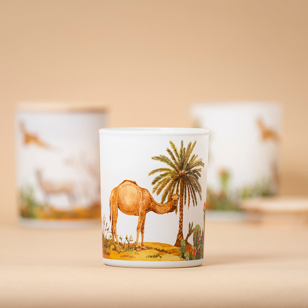 Desert soy candle featuring a 360-degree illustration with a camel and a palm tree, inspired by arid landscapes.
