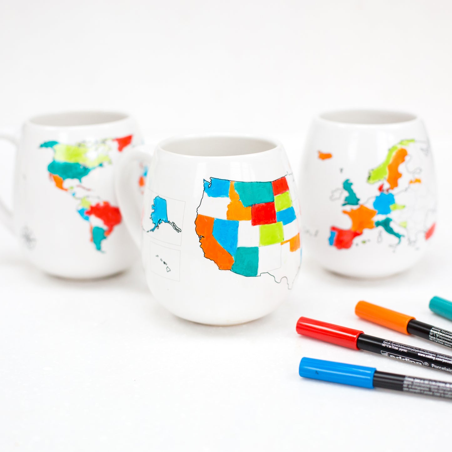 Trouvaille original World, USA and Europe colour-in mugs with markers for tracking places visited, creative travel gift